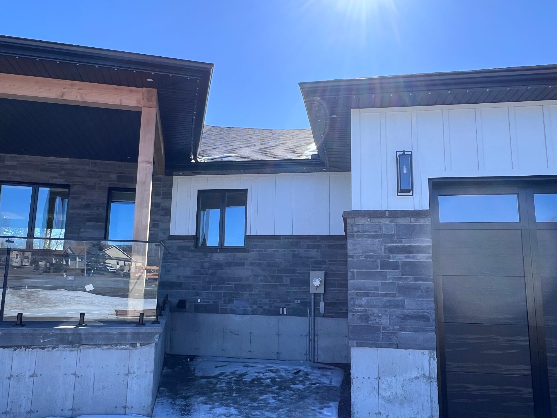Stone and board-and-batten cladding renovation in Orleans